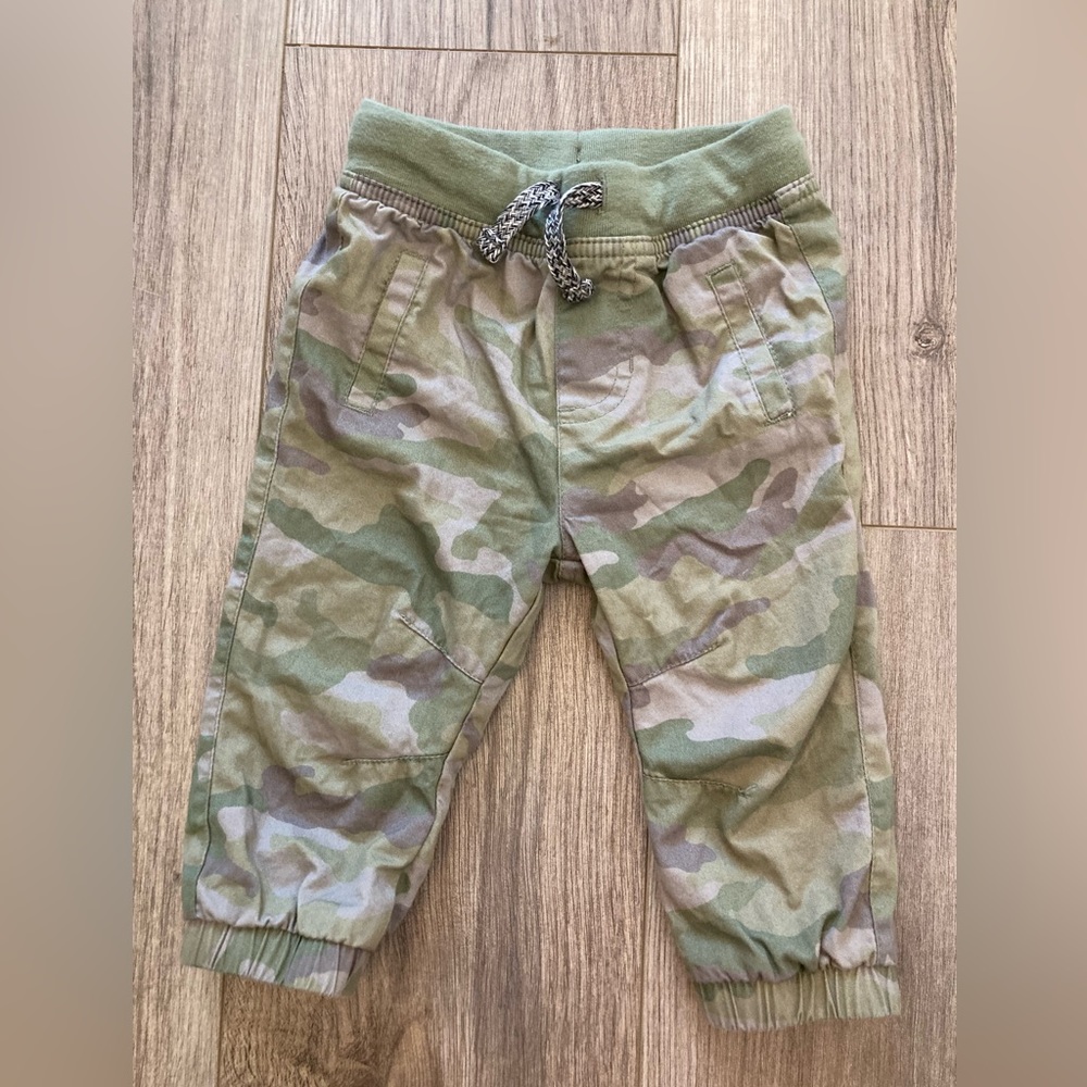 Cat and Jack Baby boy size 6/9 Months lined camo  joggers